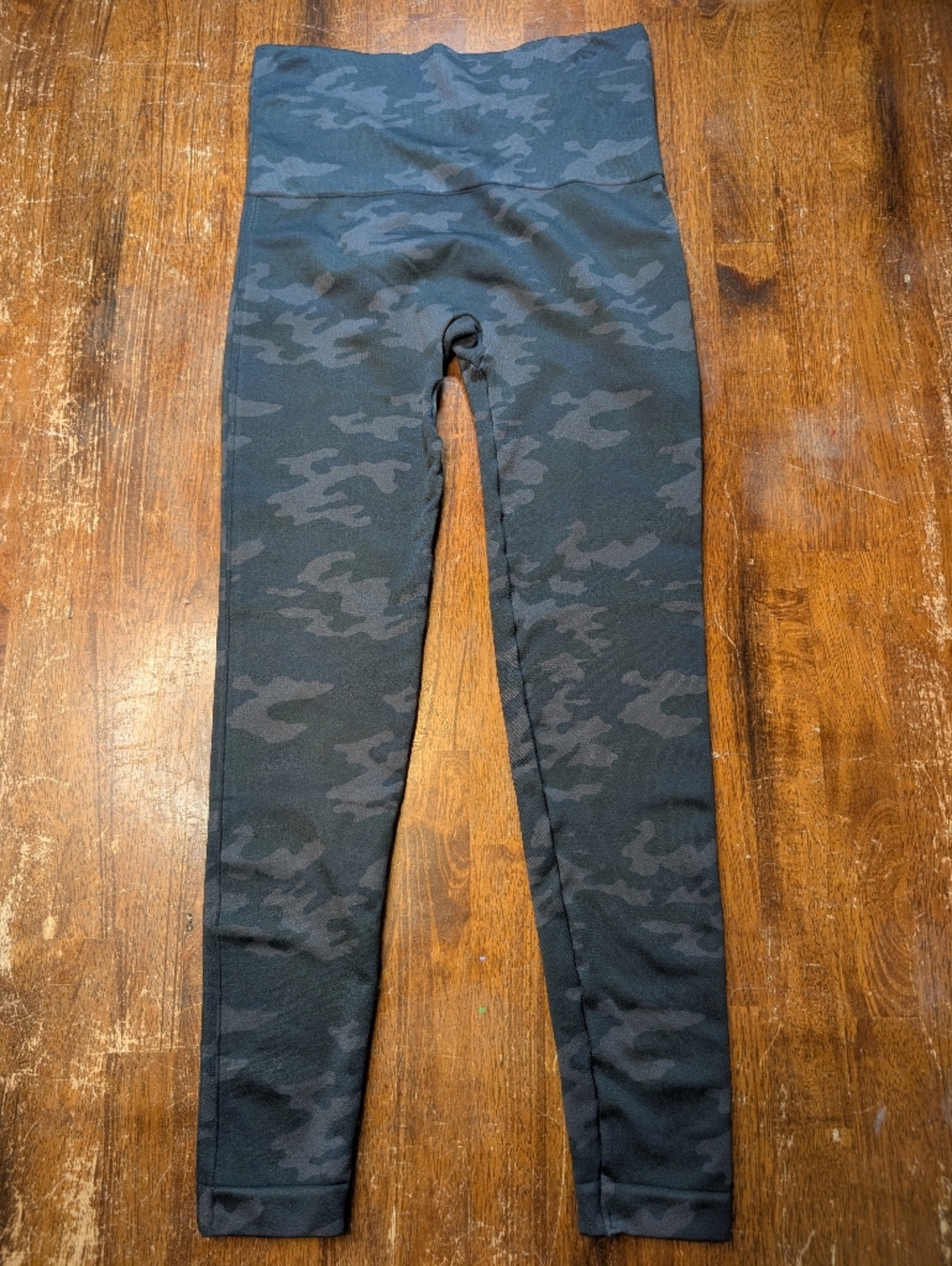 Spanx Look At Me Now Black Camo Leggings Womens Medium Compression Slimming Used - Picture 6 of 6